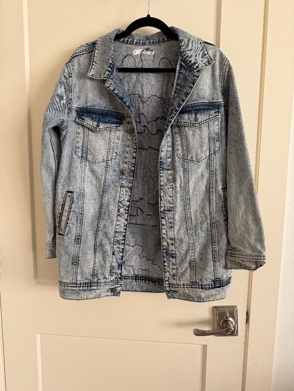 Jean jacket with tiger appliqué
